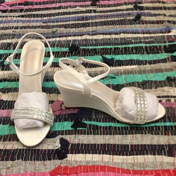 Ivory wedding wedge shoe - Picture 1 of 5